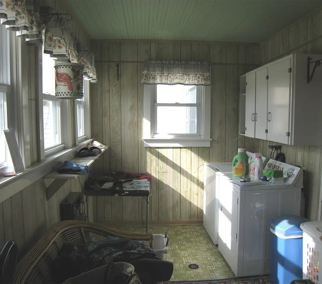 Laundry before renovation