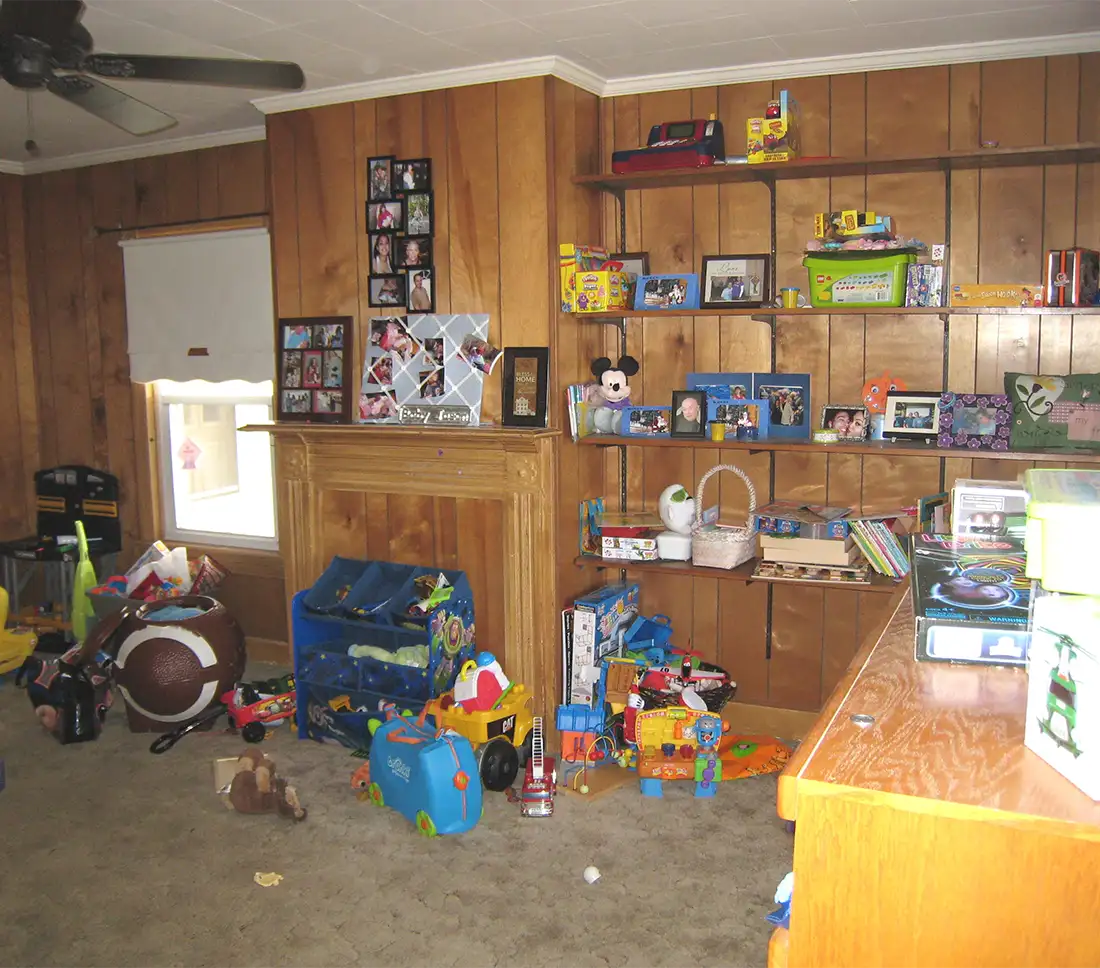 Family room before renovation