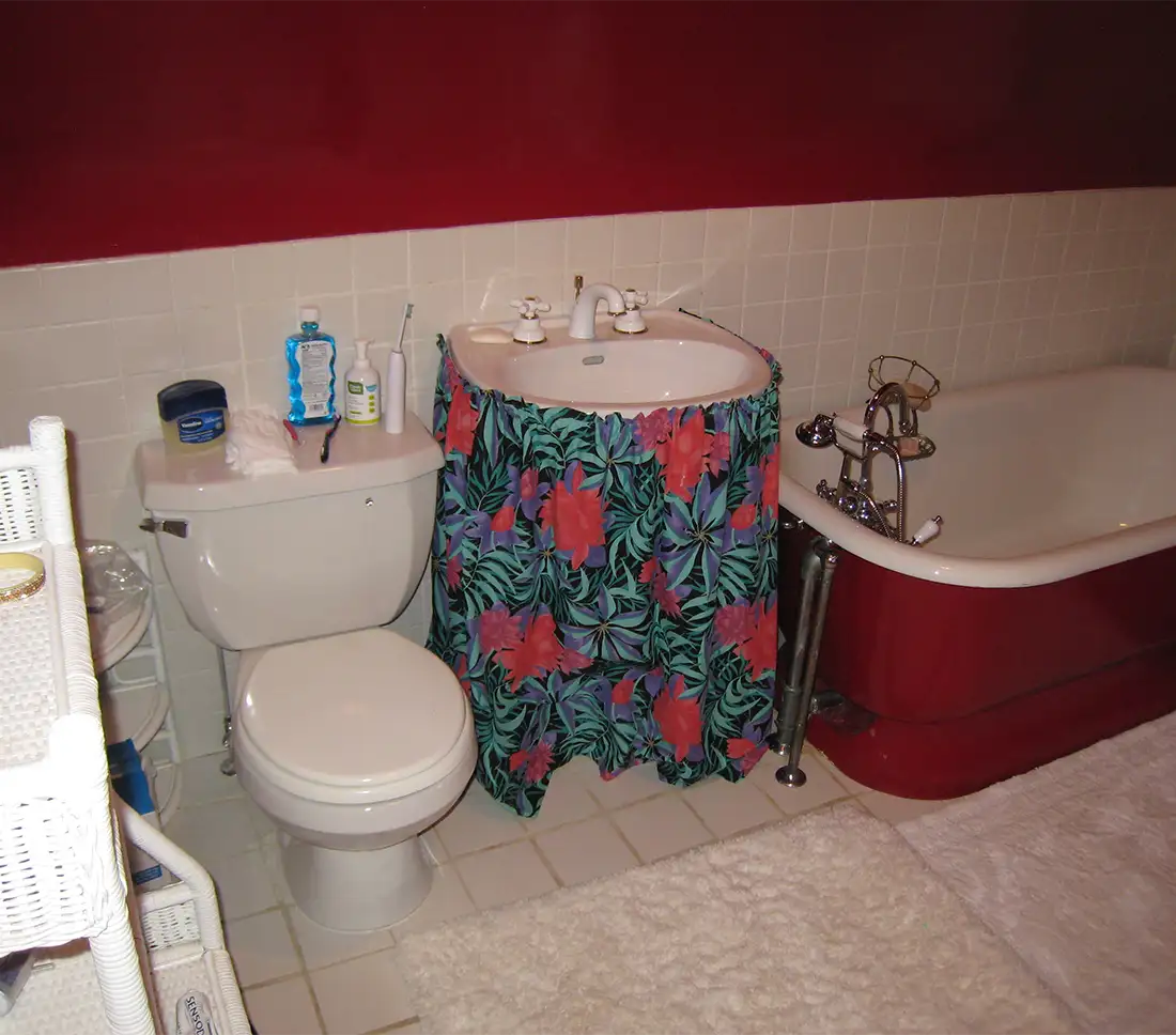 Top floor guest bathroom before renovation