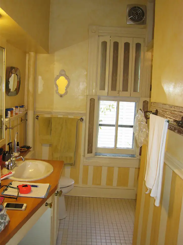 Bathroom before renovation