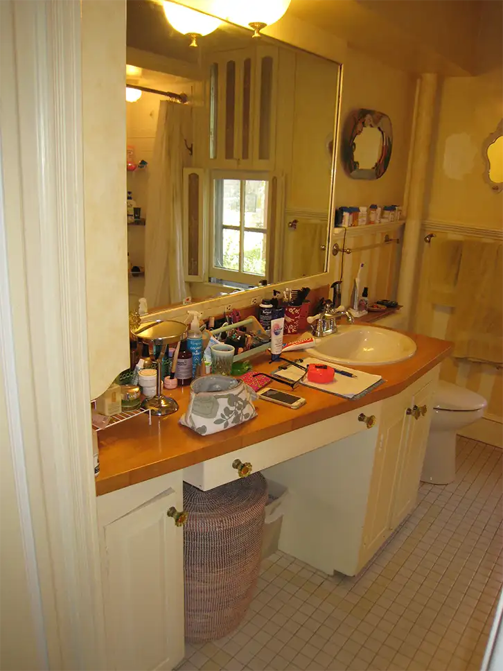 Bathroom before renovation