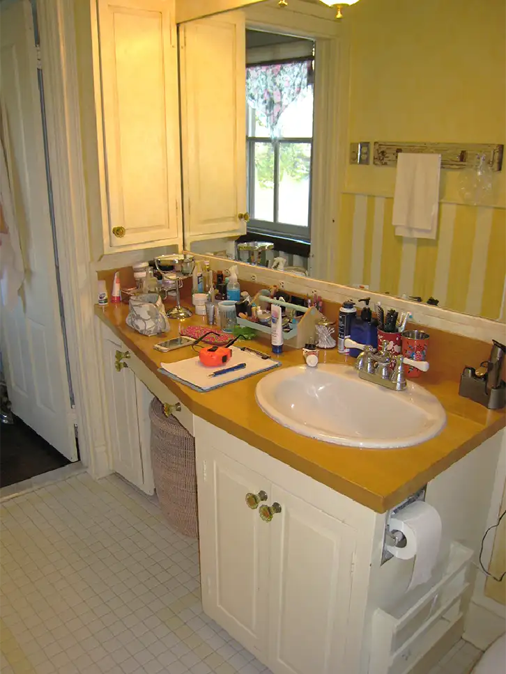 Bathroom before renovation